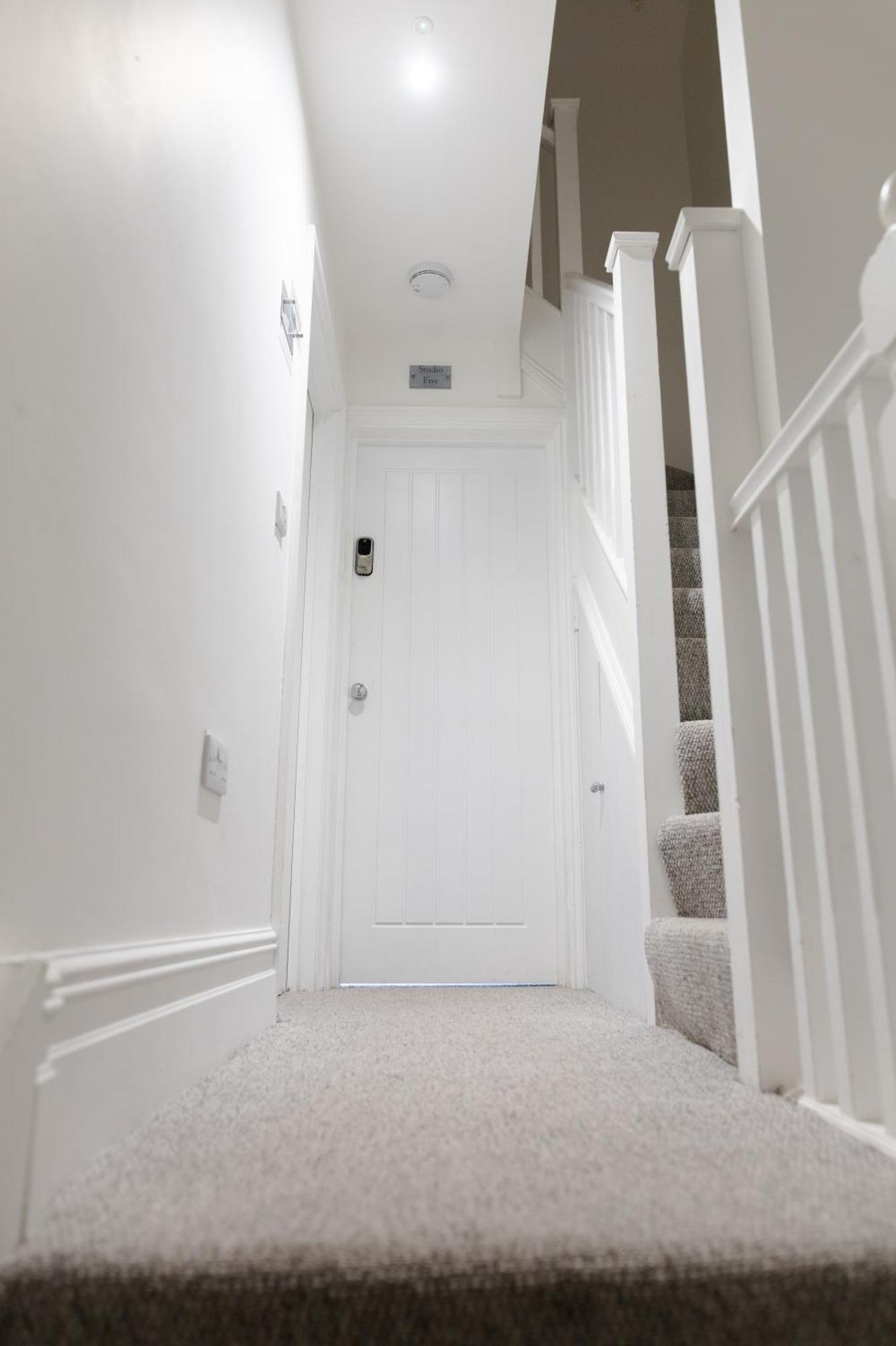 Bay City Studio Apartments Cardiff Luaran gambar